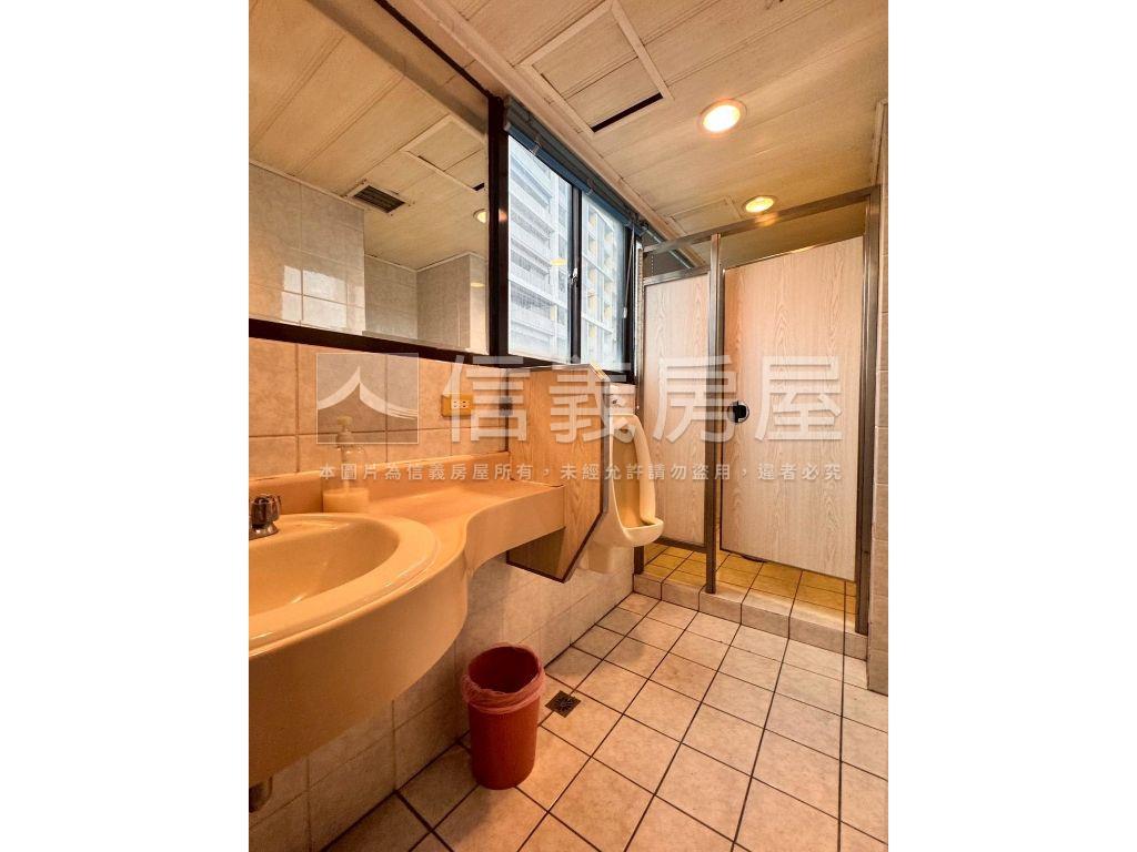 精選世貿邊間帷幕氣派辦公房屋室內格局與周邊環境