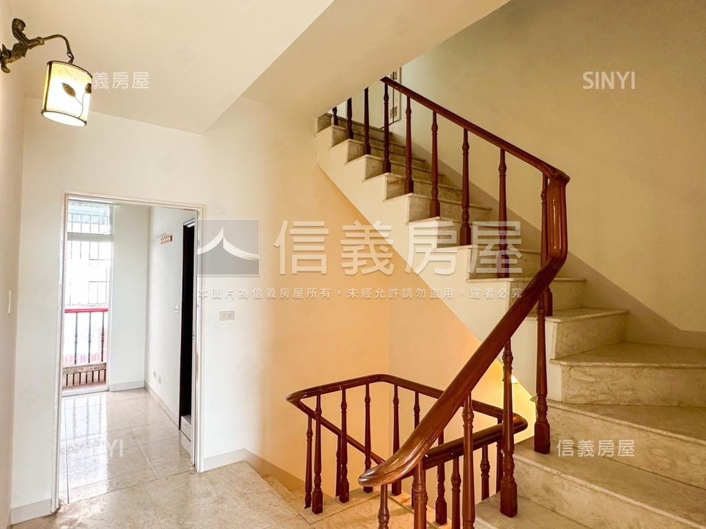 社區型別墅便利停車有露臺房屋室內格局與周邊環境