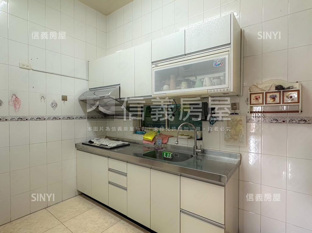 社區型別墅便利停車有露臺房屋室內格局與周邊環境