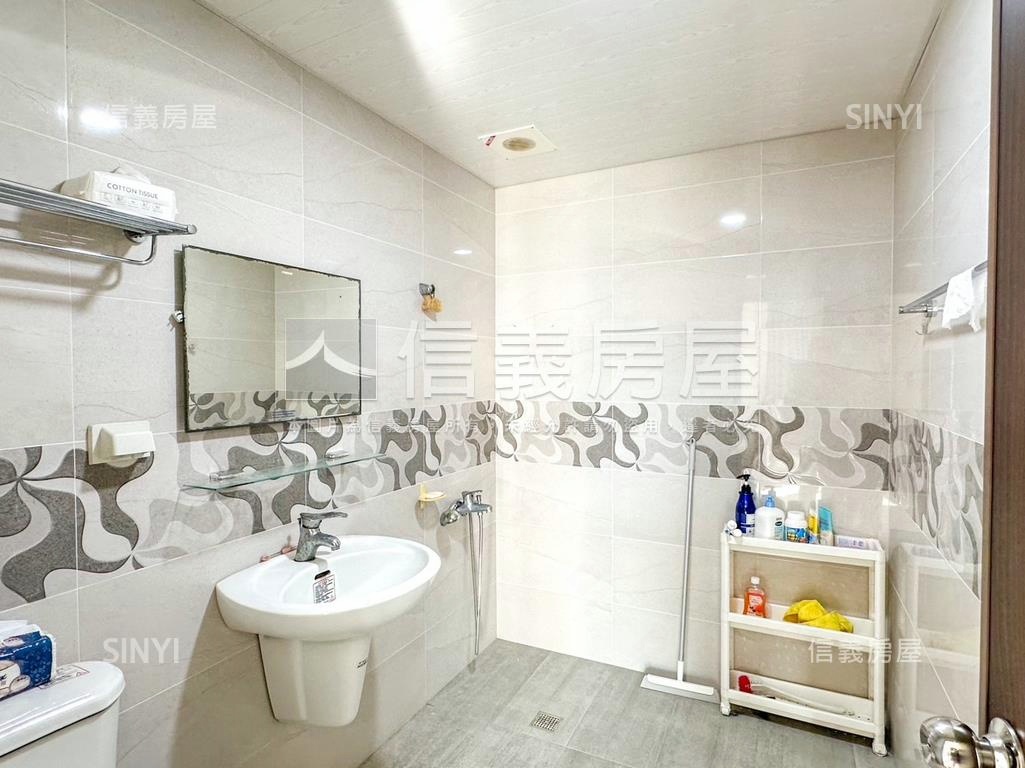 社區型別墅便利停車有露臺房屋室內格局與周邊環境