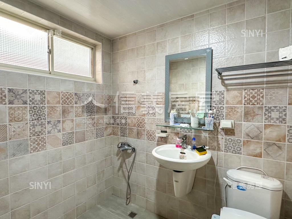 社區型別墅便利停車有露臺房屋室內格局與周邊環境