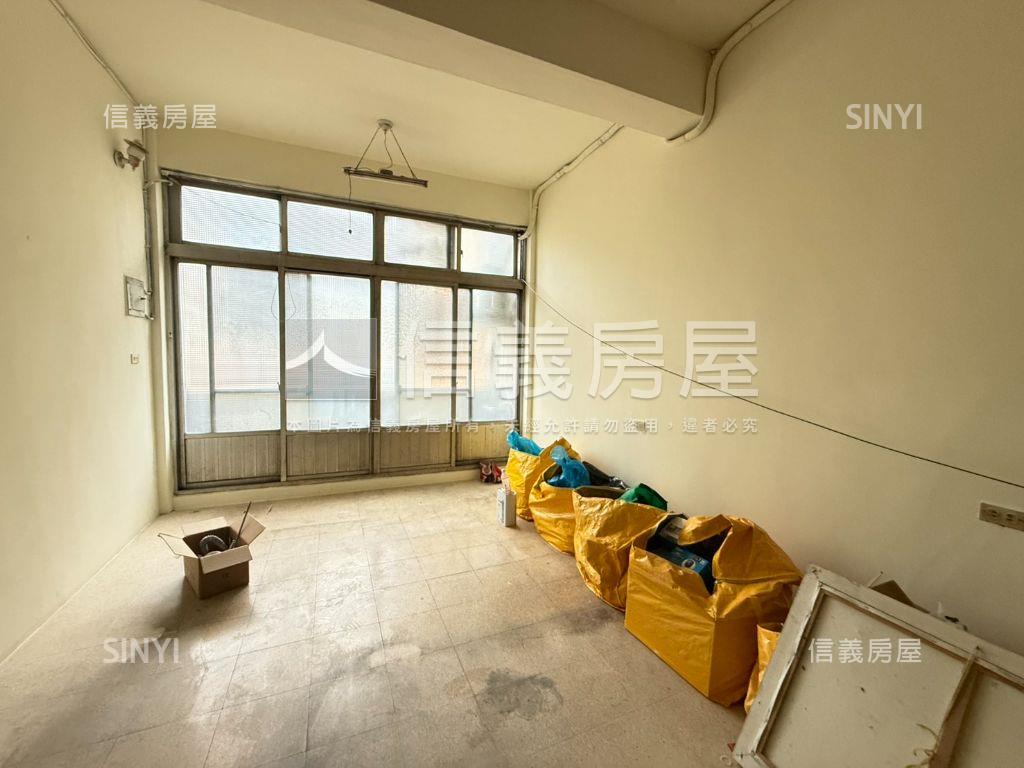 近楊梅市場臨路透天房屋室內格局與周邊環境
