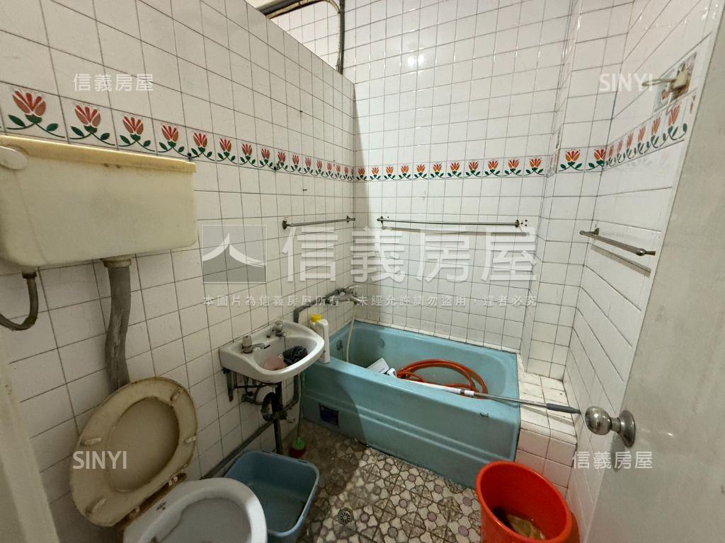 近楊梅市場臨路透天房屋室內格局與周邊環境