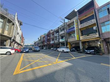 近楊梅市場臨路透天