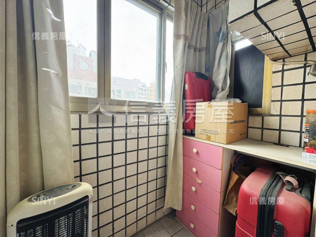 文心國小旁兩房兩衛附車位房屋室內格局與周邊環境