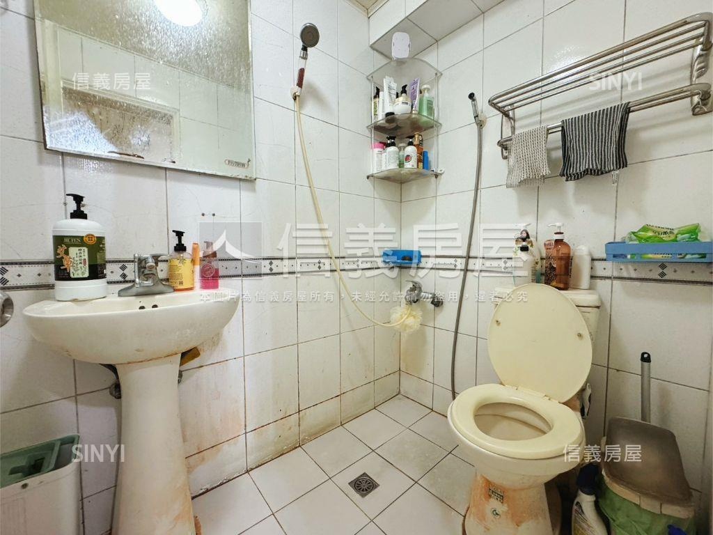 文心國小旁兩房兩衛附車位房屋室內格局與周邊環境