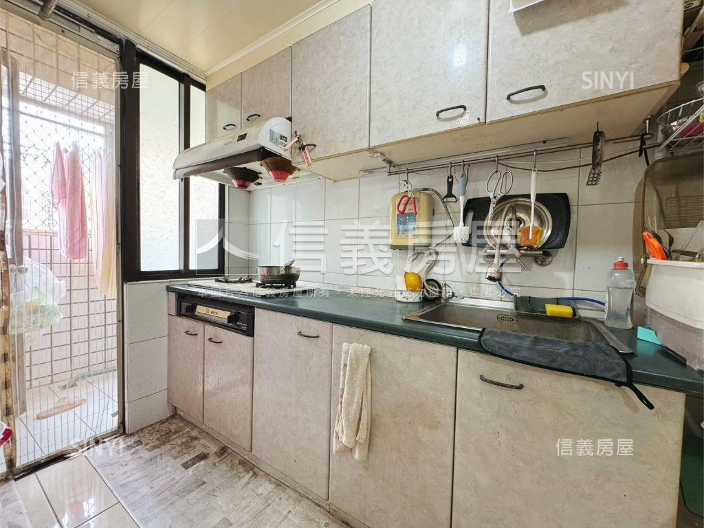 文心國小旁兩房兩衛附車位房屋室內格局與周邊環境