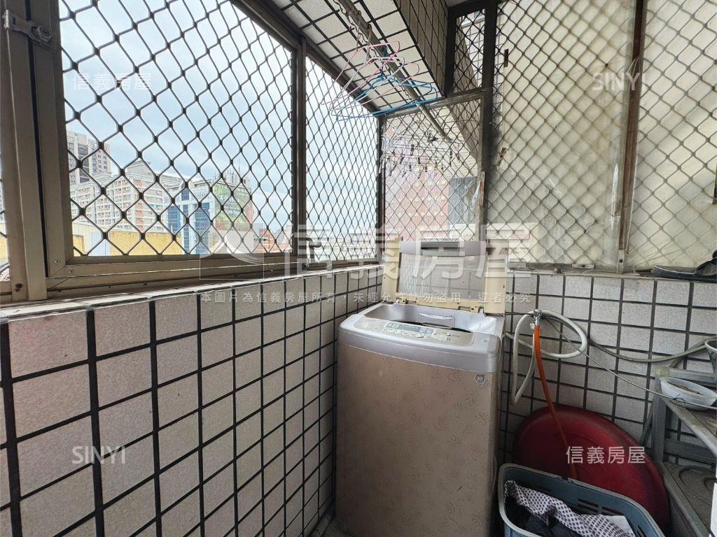 文心國小旁兩房兩衛附車位房屋室內格局與周邊環境