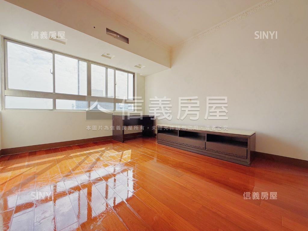 文藻大空間樓中樓平車房屋室內格局與周邊環境