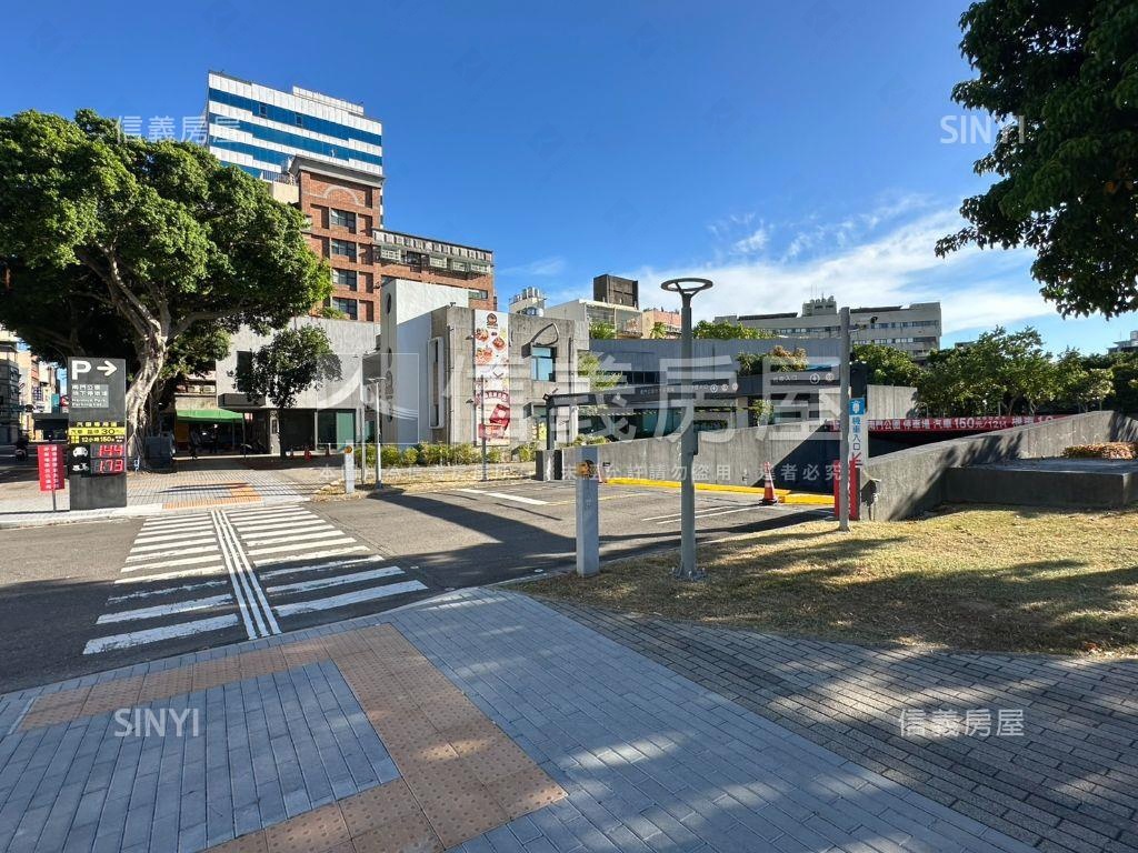 近桃園火車站錢櫃商業大樓房屋室內格局與周邊環境