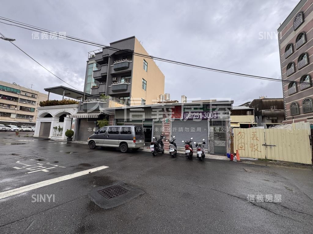 鹽埕路面寬約１１米土地房屋室內格局與周邊環境