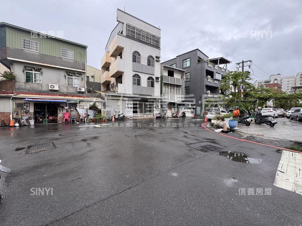 鹽埕路面寬約１１米土地房屋室內格局與周邊環境