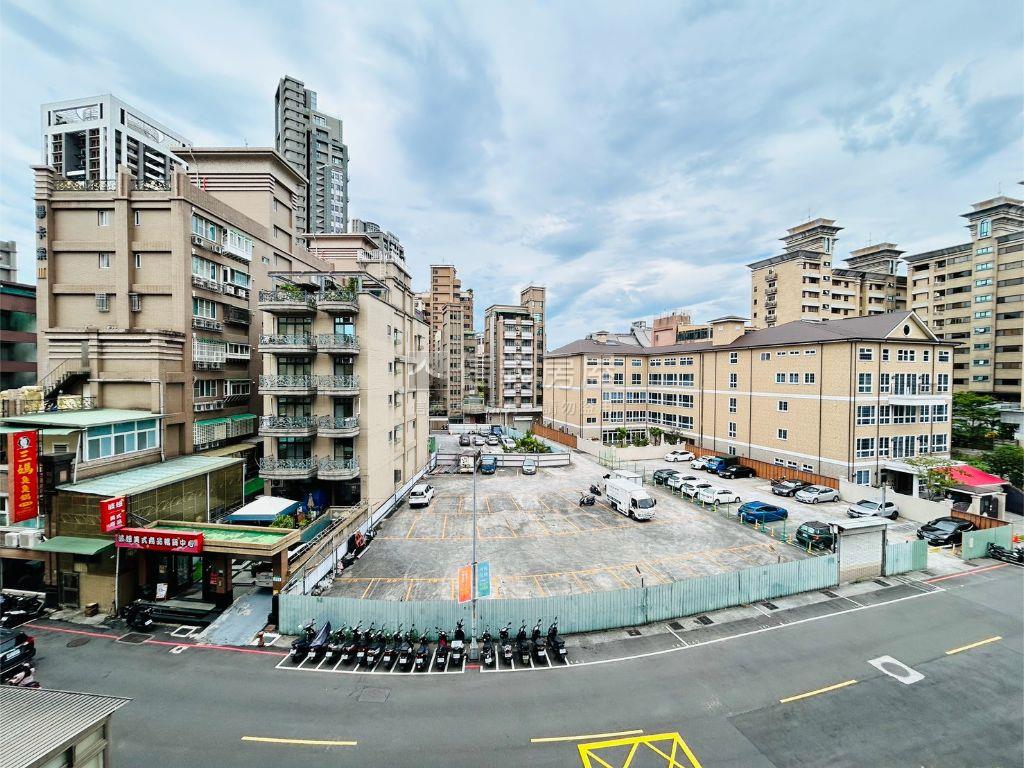 金之邸兩房兩衛浴４Ｆ房屋室內格局與周邊環境