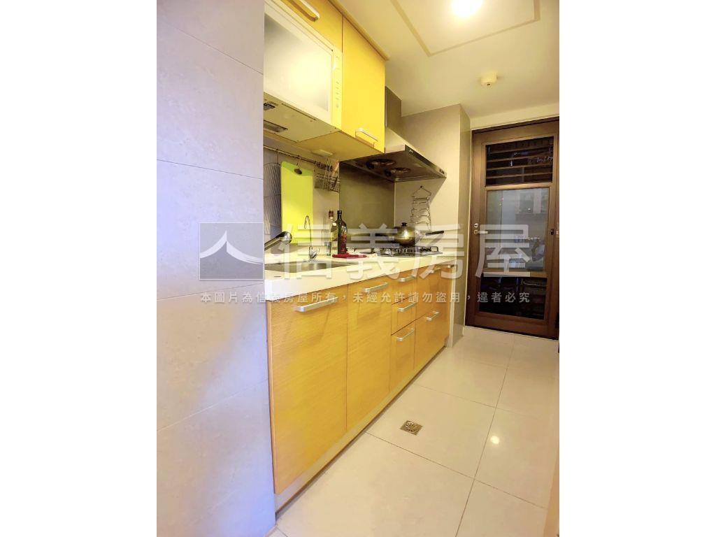 內湖指標高樓２房車位房屋室內格局與周邊環境