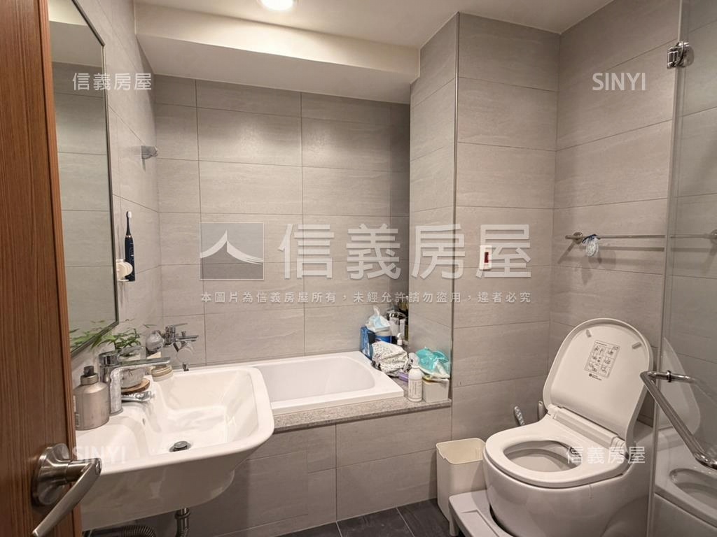 前金捷運站新穎精品兩房房屋室內格局與周邊環境