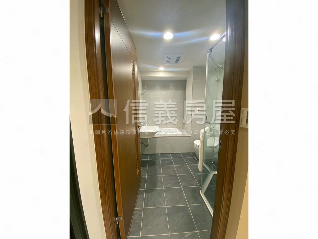 前金捷運站新穎精品兩房房屋室內格局與周邊環境