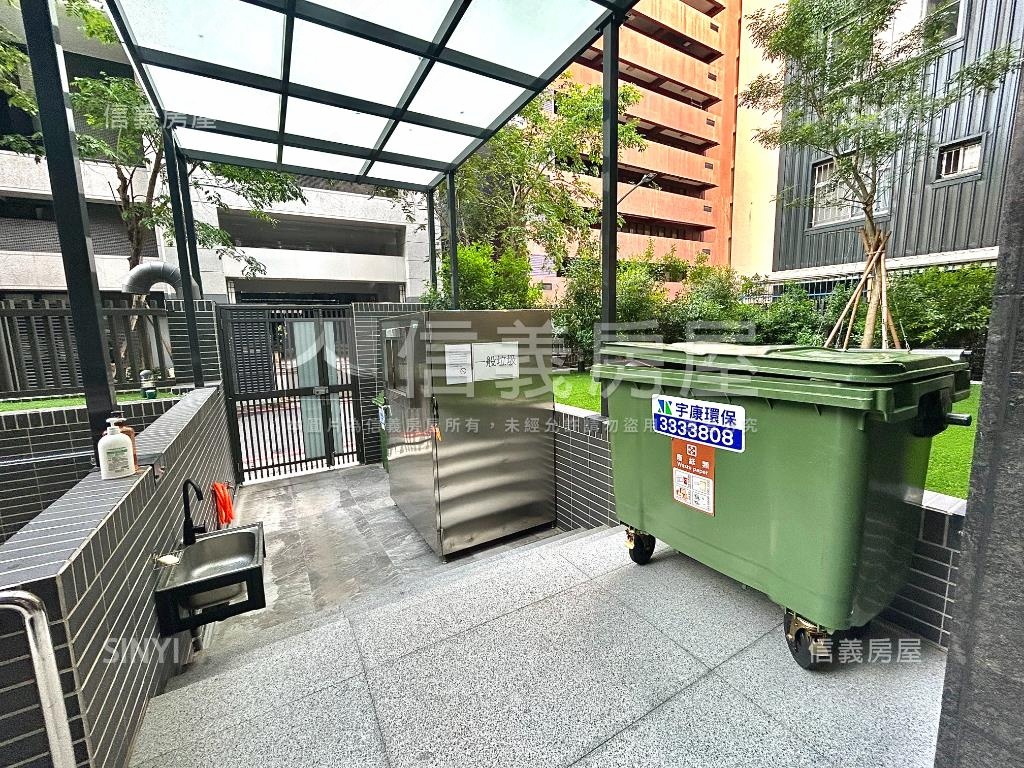 前金捷運站新穎精品兩房房屋室內格局與周邊環境