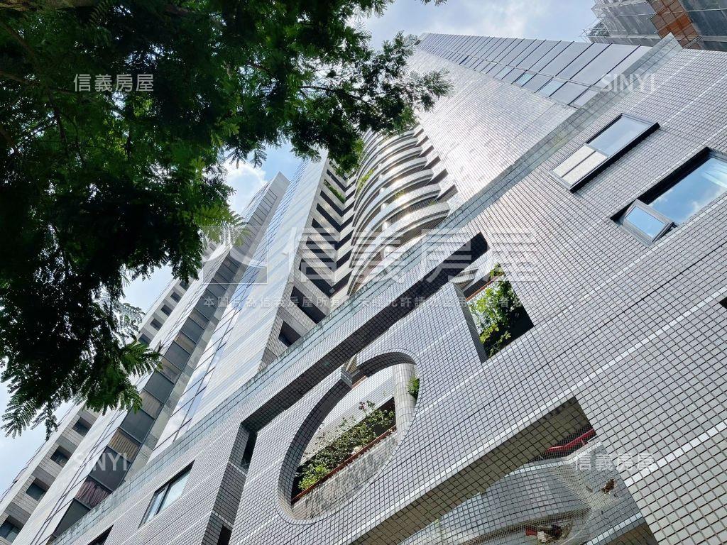 美高樓後棟羅曼羅蘭有車位房屋室內格局與周邊環境