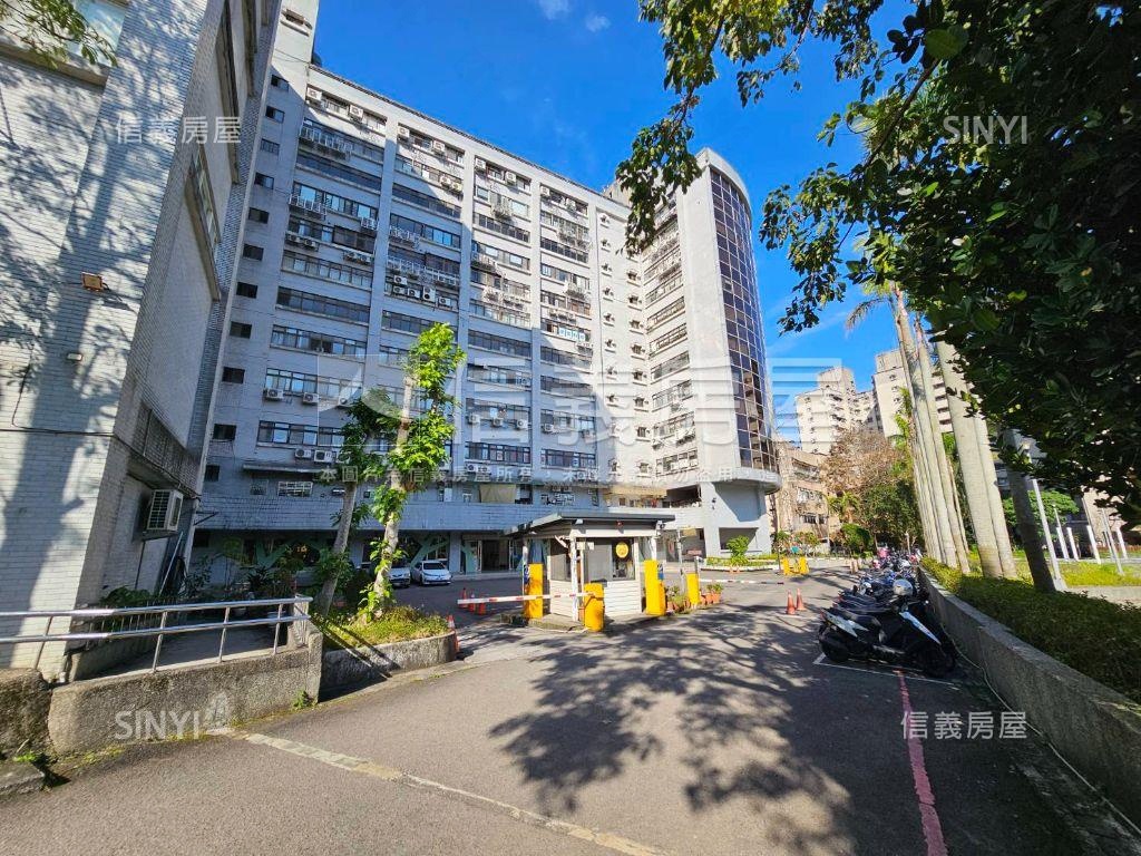 萬芳大樓７９坪收租辦公房屋室內格局與周邊環境