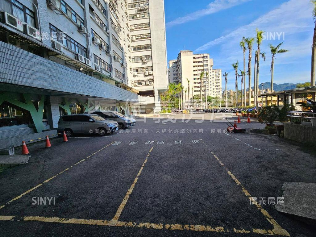 萬芳大樓７９坪收租辦公房屋室內格局與周邊環境