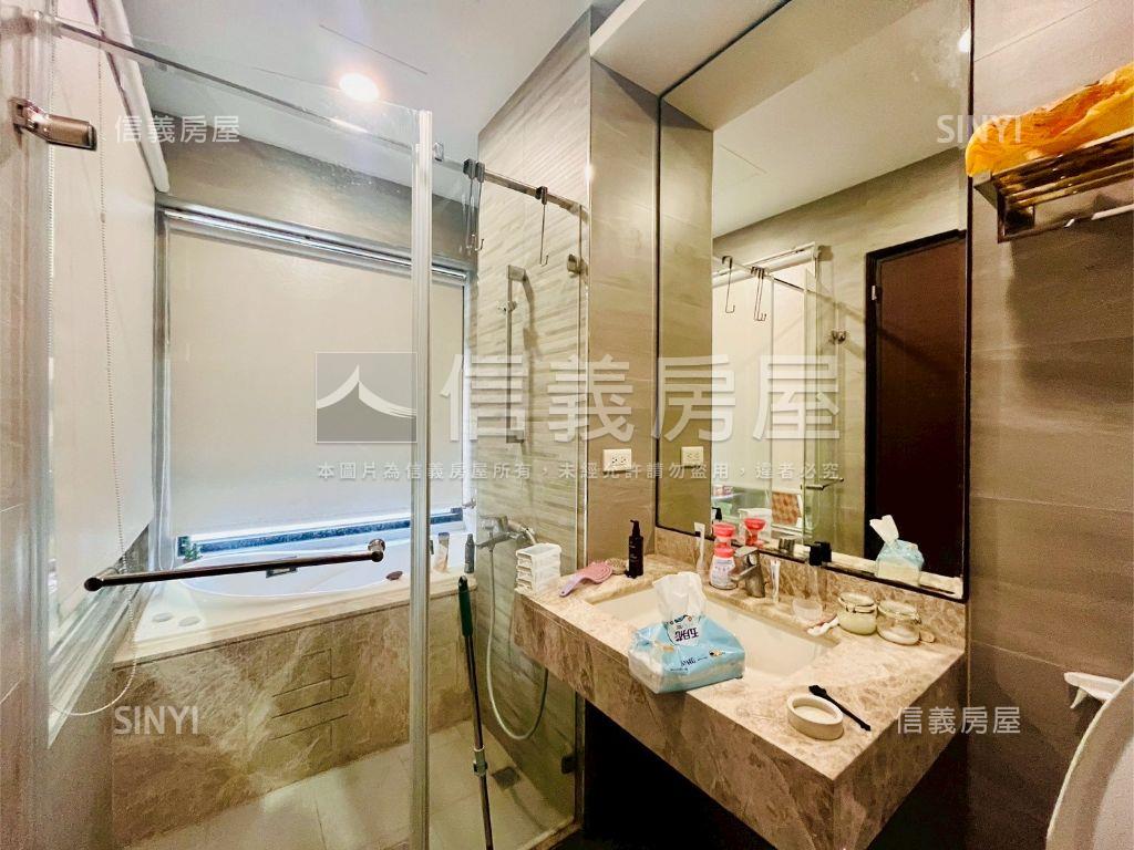 建工高醫商圈讚的四房平車房屋室內格局與周邊環境