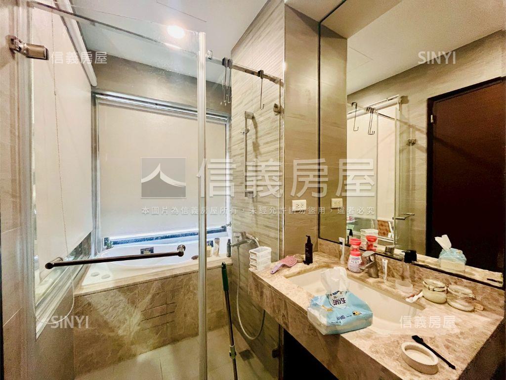 建工高醫商圈讚的四房平車房屋室內格局與周邊環境