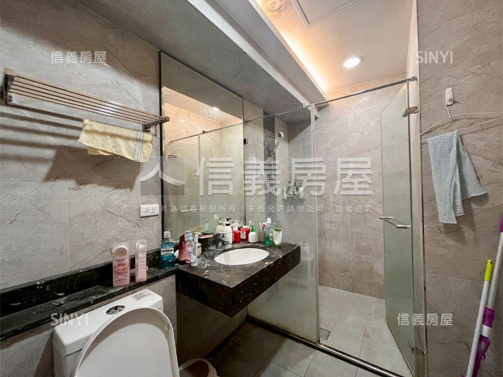 建工高醫商圈讚的四房平車房屋室內格局與周邊環境