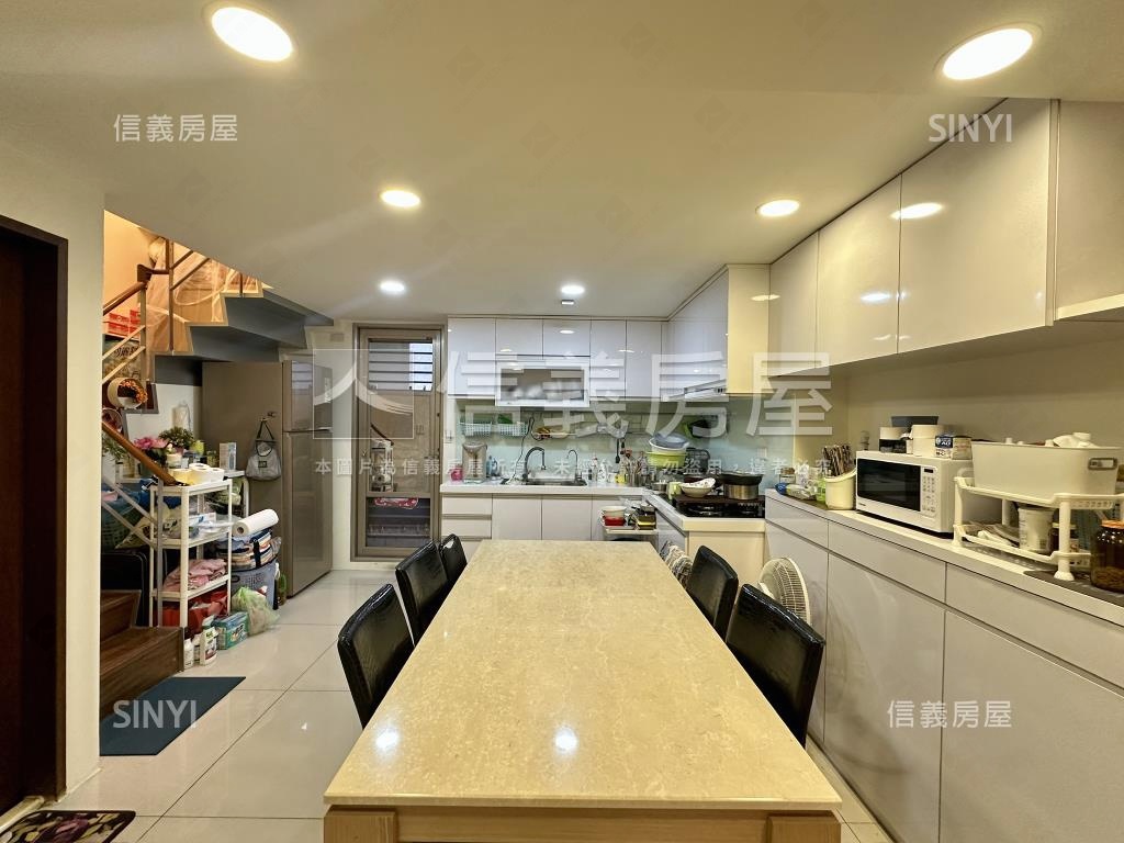 城市景觀宅信義區×象山房屋室內格局與周邊環境