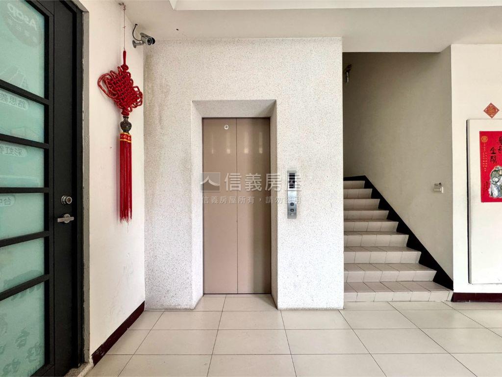 西區整棟１０層２９套大樓房屋室內格局與周邊環境