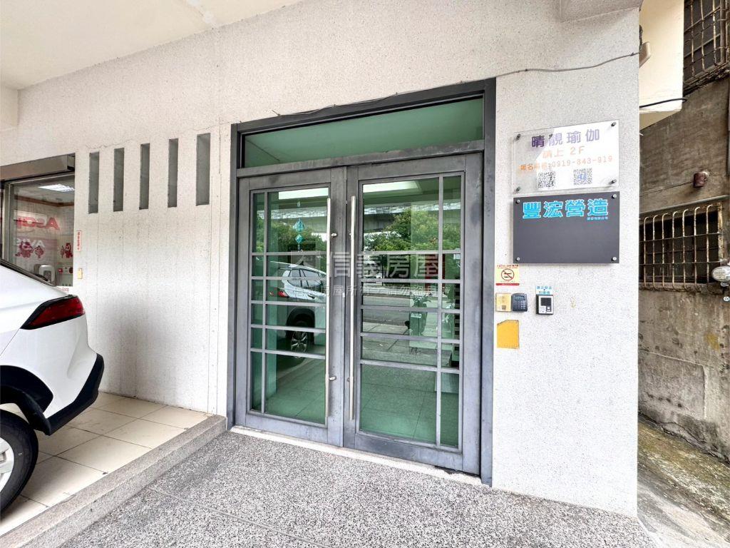 西區整棟１０層２９套大樓房屋室內格局與周邊環境