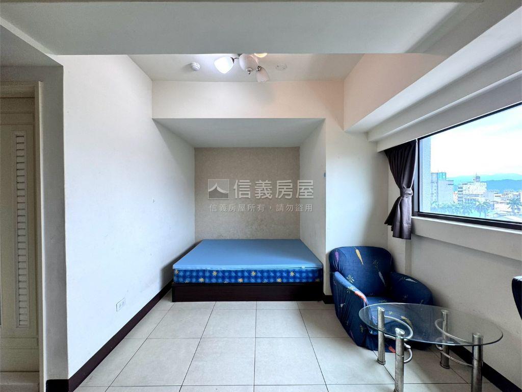 西區整棟１０層２９套大樓房屋室內格局與周邊環境