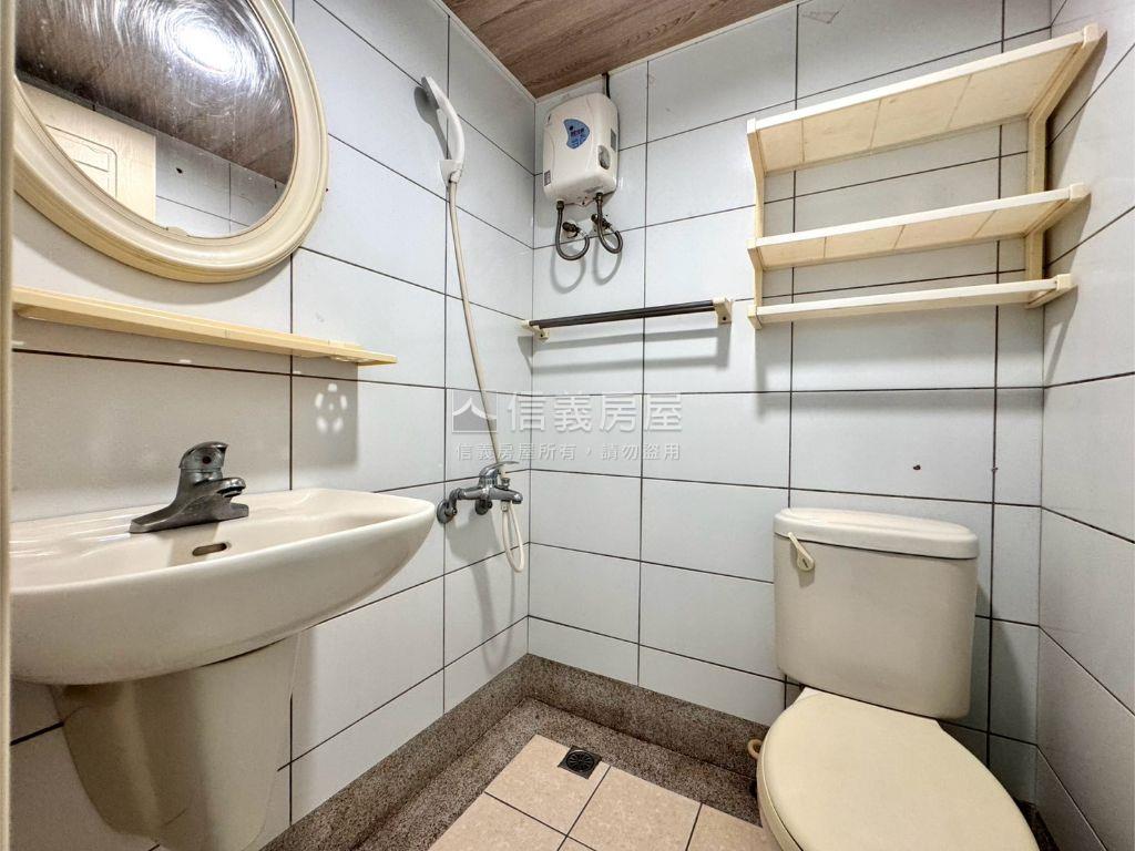 西區整棟１０層２９套大樓房屋室內格局與周邊環境