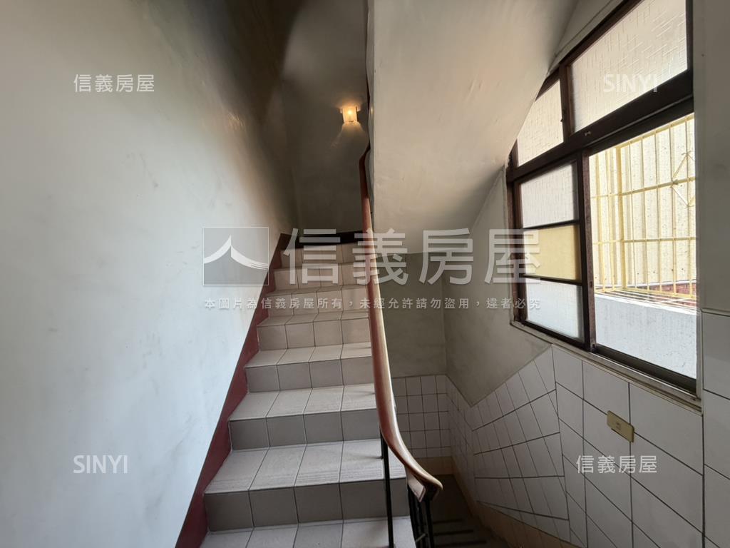 吃市方便停車大地坪店面房屋室內格局與周邊環境