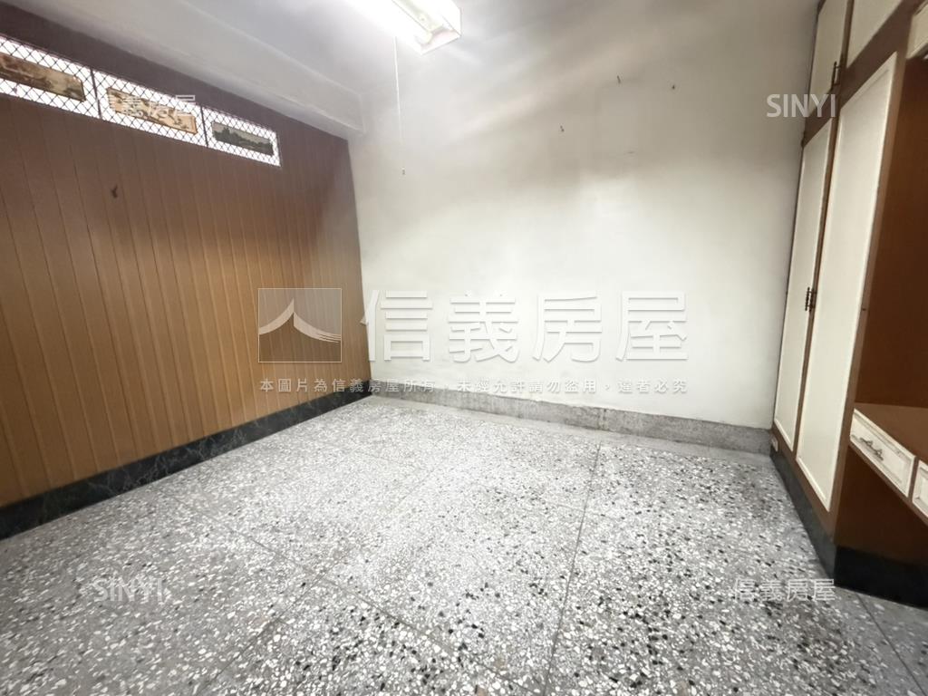 吃市方便停車大地坪店面房屋室內格局與周邊環境