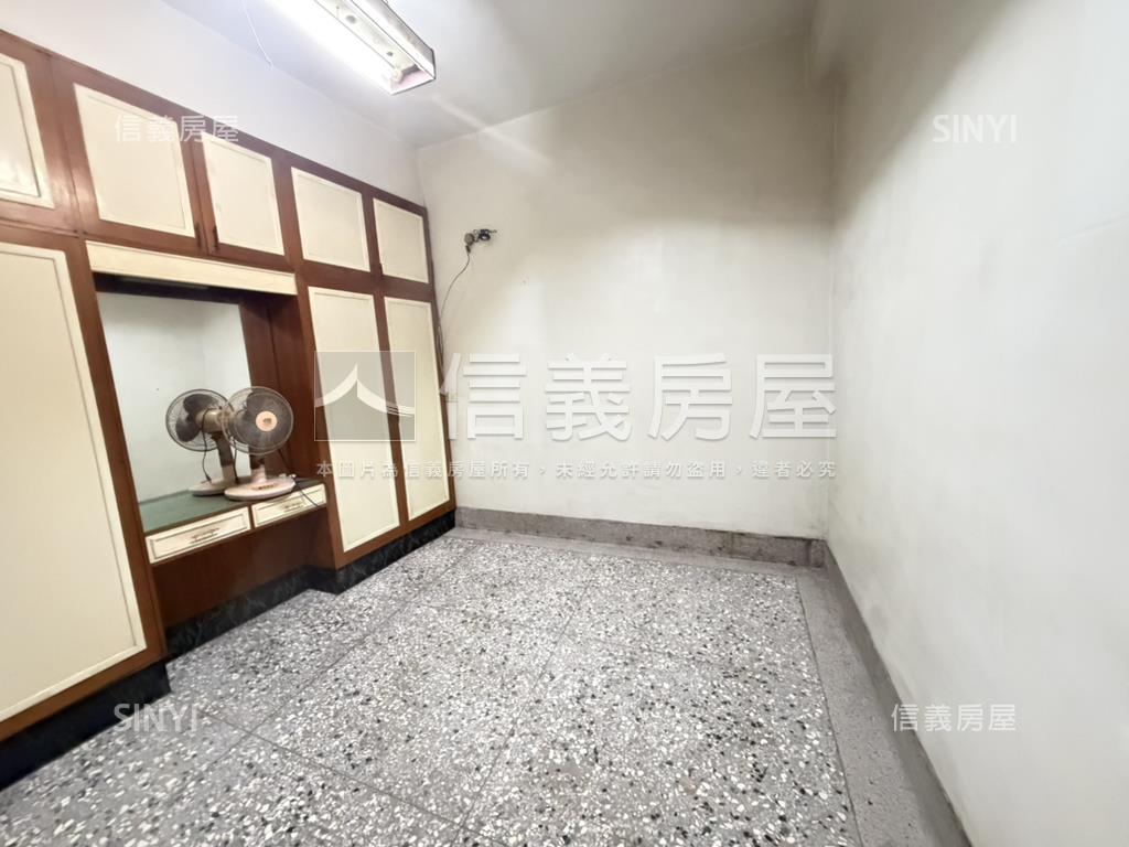 吃市方便停車大地坪店面房屋室內格局與周邊環境