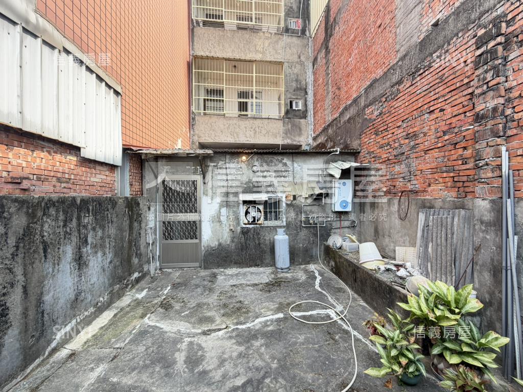 吃市方便停車大地坪店面房屋室內格局與周邊環境