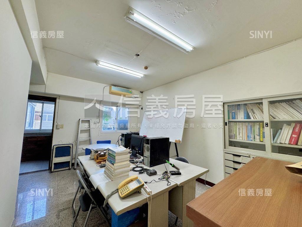 中華路正路面吃市店面房屋室內格局與周邊環境