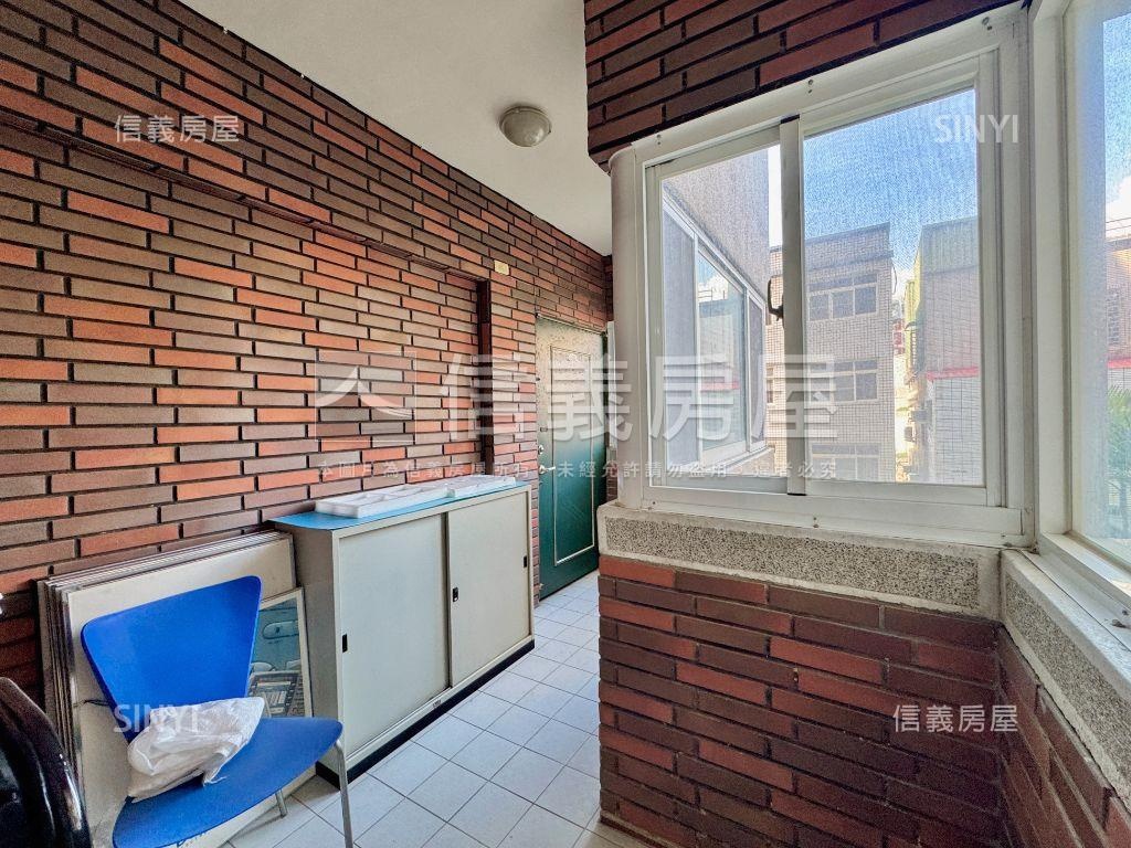 中華路正路面吃市店面房屋室內格局與周邊環境
