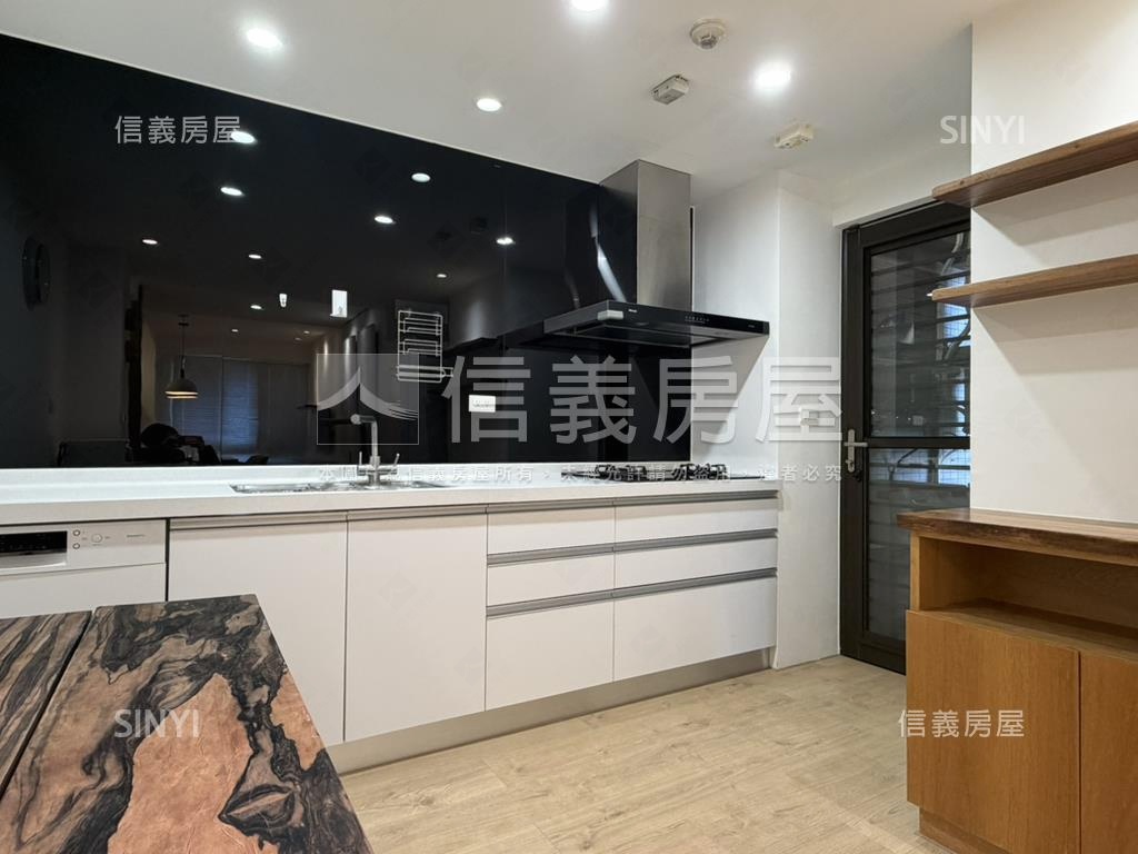 夏都朝東原木美裝潢戶房屋室內格局與周邊環境