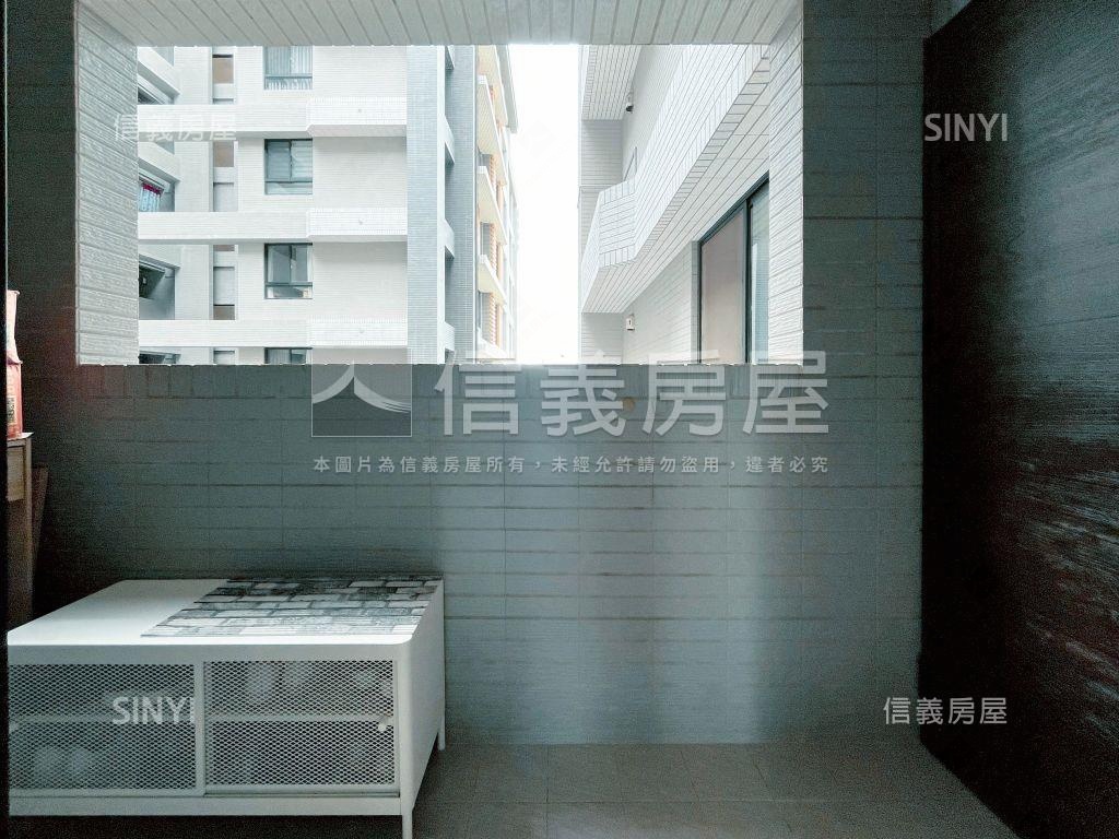 摩登向上路２房平車房屋室內格局與周邊環境