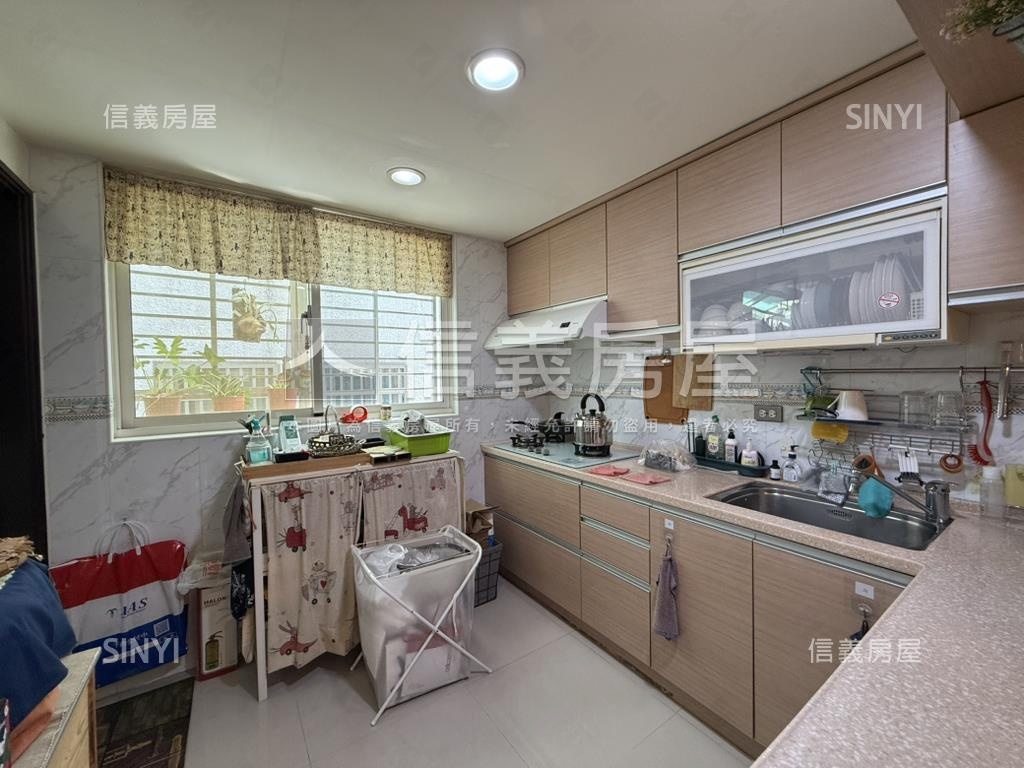 採光優美七段美寓房屋室內格局與周邊環境