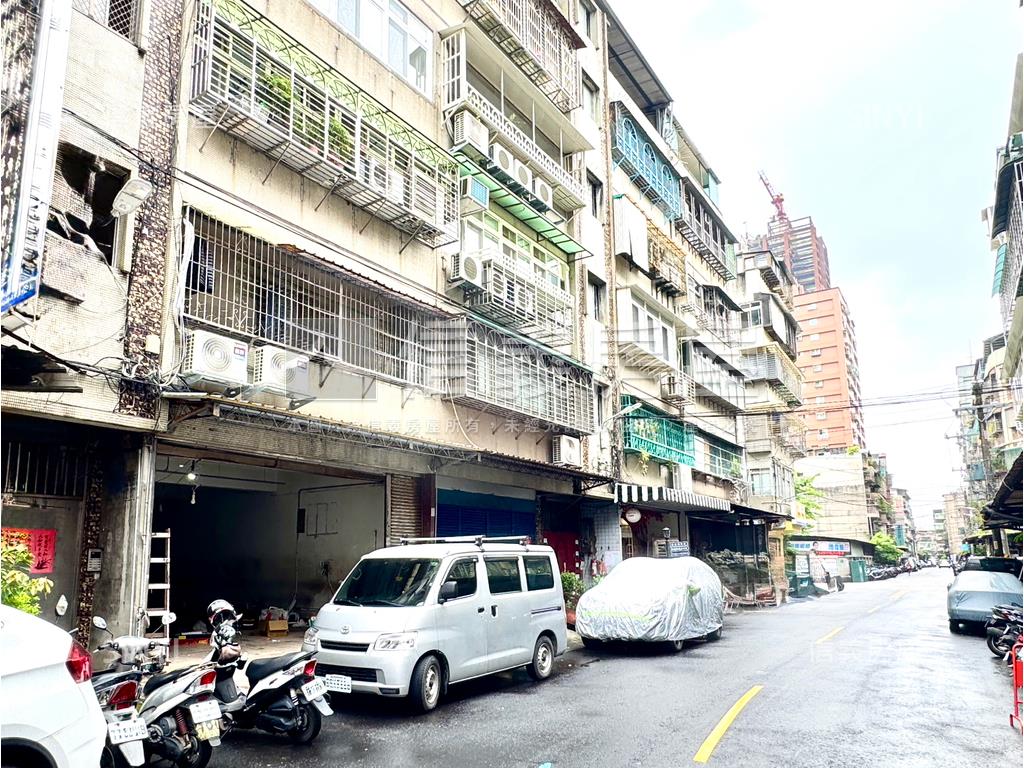 捷運收租二樓房屋室內格局與周邊環境