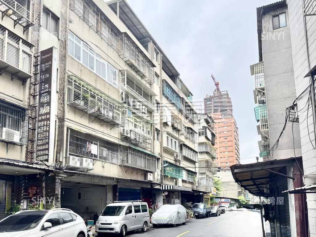 捷運收租二樓房屋室內格局與周邊環境