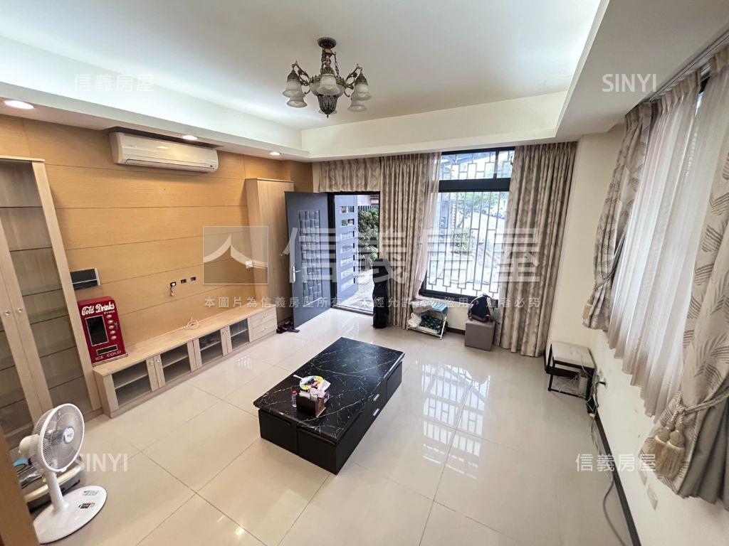 公園旁角間臨路別墅房屋室內格局與周邊環境