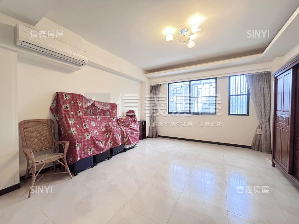 公園旁角間臨路別墅房屋室內格局與周邊環境