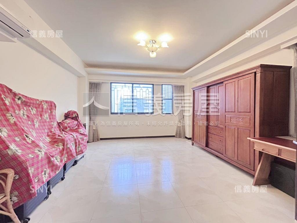 公園旁角間臨路別墅房屋室內格局與周邊環境