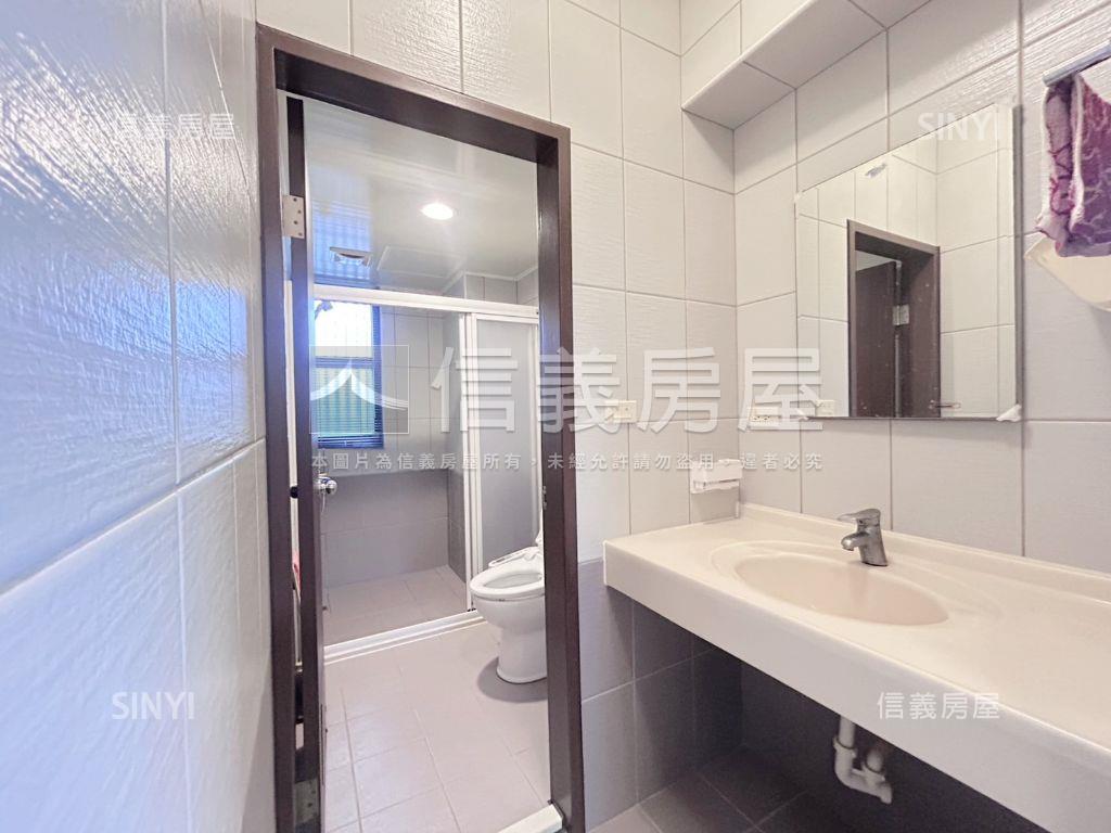 公園旁角間臨路別墅房屋室內格局與周邊環境