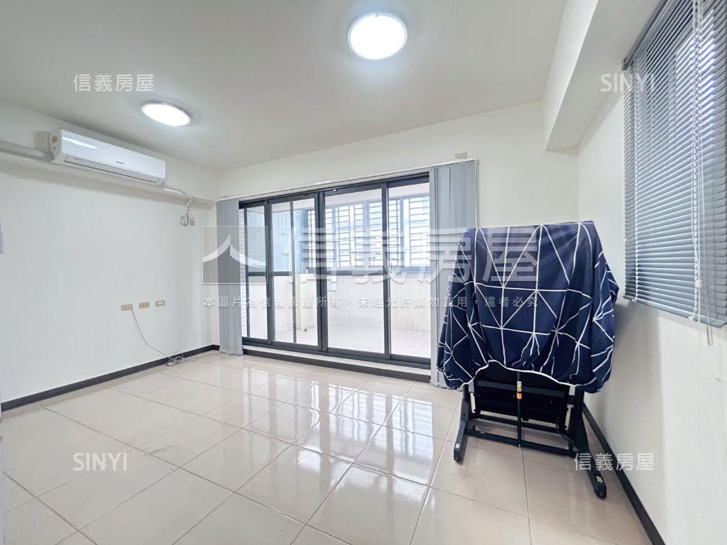 公園旁角間臨路別墅房屋室內格局與周邊環境