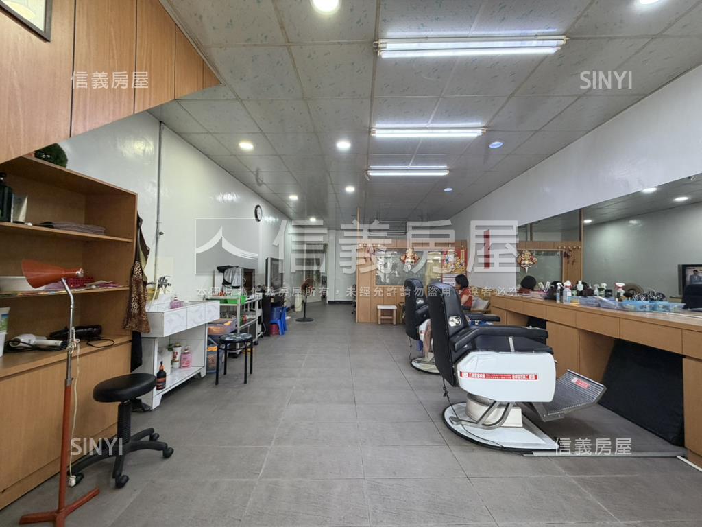 泰林車流匯聚醒目金店房屋室內格局與周邊環境