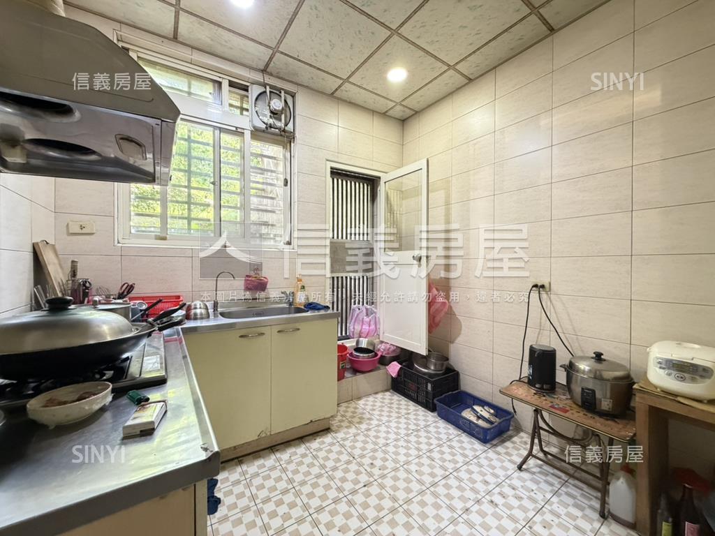 泰林車流匯聚醒目金店房屋室內格局與周邊環境
